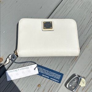 Dooney & Bourke Cream Zip Wallet